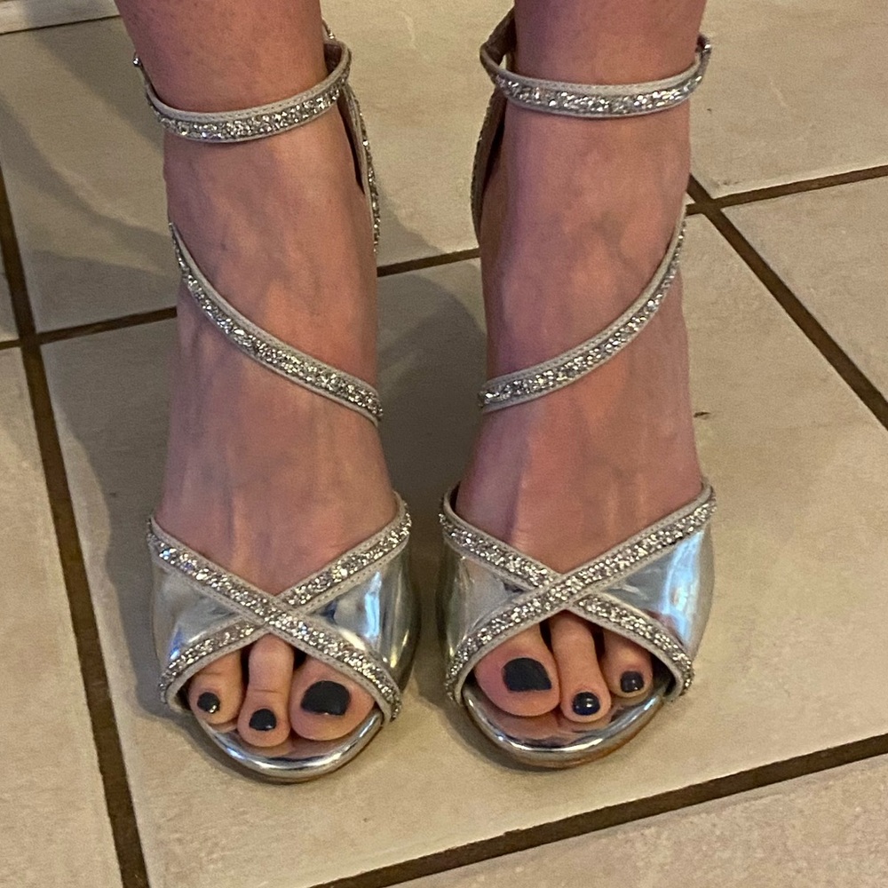 Gianni Bini silver heels with embroidery details